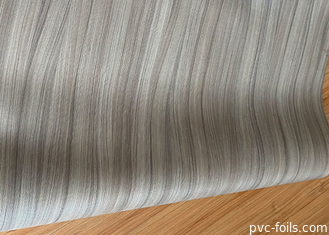 La textura de madera grabó en relieve el abrigo decorativo del vinilo de la puerta de los muebles de la película de la membrana del PVC