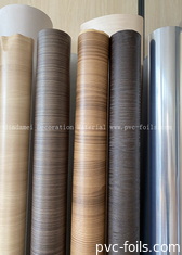Rollo de película de PVC de patrón de madera para decoración de paneles de muebles de interior