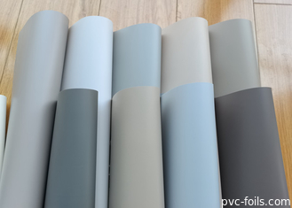 Rollo de película decorativa de color sólido de PVC suave y sedoso para prensa de membrana