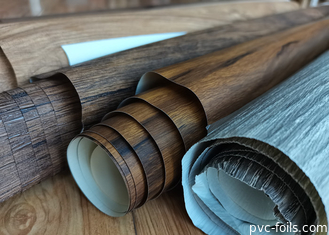 Película de envoltura de PVC de grano de madera de nuez oscura para renovar la cubierta del gabinete