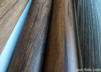 Película decorativa de PVC de grano de madera marrón y nuez para ventanas de plástico