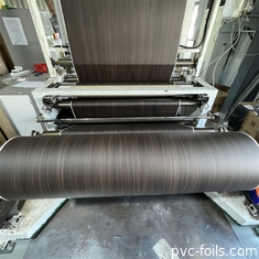Película decorativa de PVC autoadhesiva con efecto de madera negra para la renovación de muebles