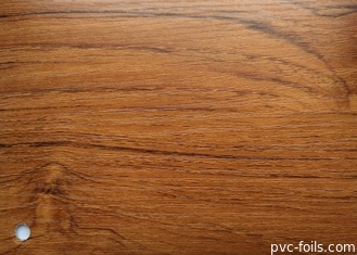 Hoja decorativa del PVC del grano de madera del color del roble para el grueso de la membrana 0.10m m del vacío