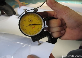 Micrones blanco sólido de la película de la membrana del PVC de la carpintería 300
