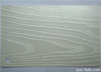 La película RÍGIDA de la membrana del Pvc para las puertas de gabinete gotea color profundamente grabadas en relieve