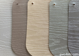 Hoja grabada en relieve de madera de la membrana del PVC 3D para el abrigo del vinilo de la decoración de los armarios de la cocina