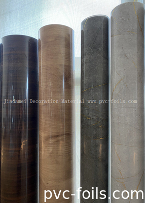 Película decorativa de PVC de granos de madera de alto brillo para prensado de membrana al vacío