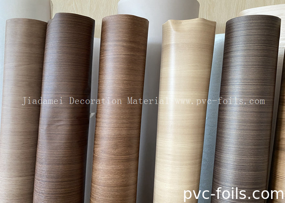 Películas decorativas de PVC en rollo Película de muebles de grano de madera para producir paneles de WPC