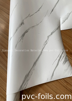 Envasado en rollo Nuevo diseño de mármol autoadhesivo de película de PVC para decoración de la superficie