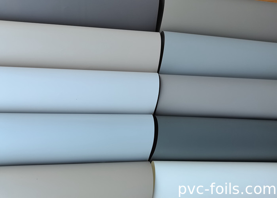 Rollo de película decorativa de color sólido de PVC suave y sedoso para prensa de membrana