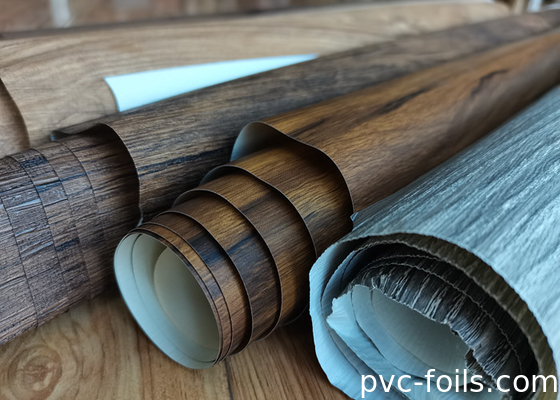 Película de envoltura de PVC de grano de madera de nuez oscura para renovar la cubierta del gabinete