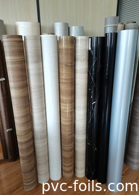 Rollo de película de muebles de PVC de alto brillo para prensado de membrana de la puerta del gabinete