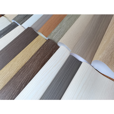 Película de membrana de PVC de diseño clásico de grano de madera para puertas de gabinete