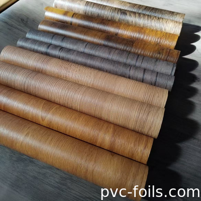 0.14mm Película de laminado decorativa de PVC Texturas de madera Película en relieve Diseño de madera para láminas laminadas