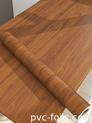 Película decorativa de PVC amigable para el bricolaje para la transformación de muebles acabado de grano de madera mate